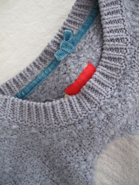 BENGH per Principesse  - Bouclé-Pullover rauchblau mit Herz