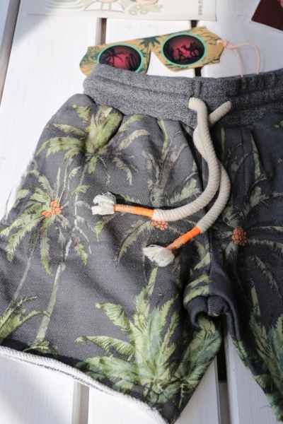 SCOTCH SHRUNK - Sweatshorts mit Dschungelprint